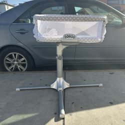 Halo BassiNest Swivel Sleeper Premiere Series 