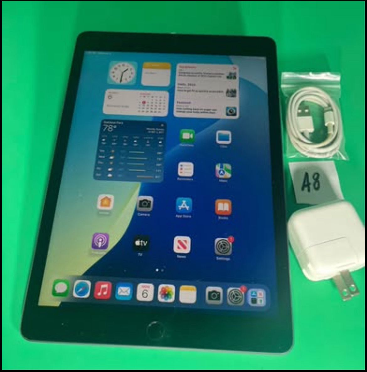 Apple iPad 8th Gen 32GB WiFi+ Cellular unlocked 10.2” iPad—Space Gray complete with usb and Charger