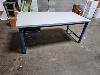 Solid  lab bench
