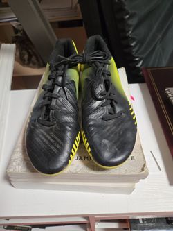 Size 8 soccer shoes