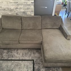 Sectional Sofa w/ Chaise
