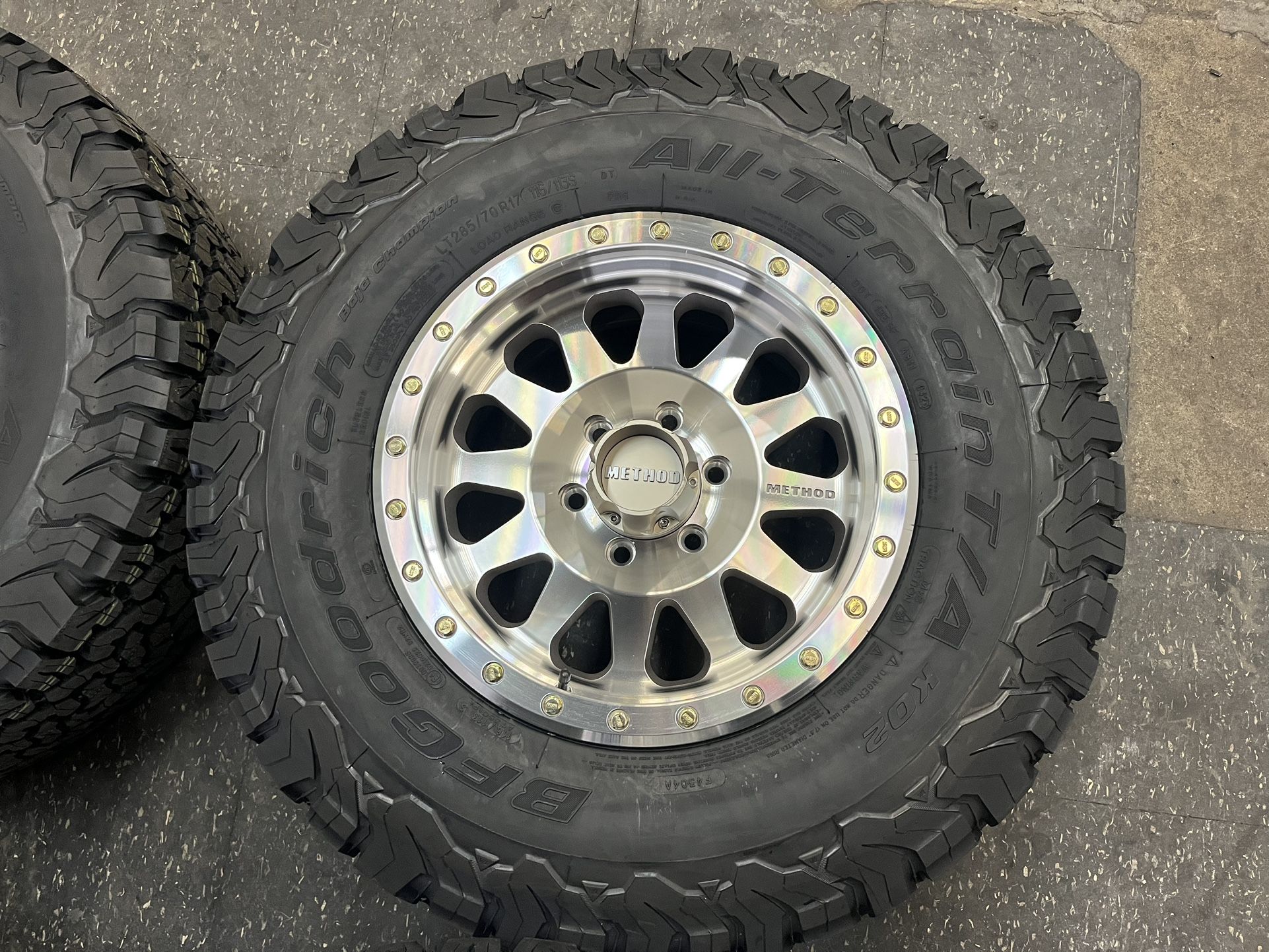 17 Inch Method MR304 Double Standard Machine Face Clear Coat Finish Wheels/Rims 285/70R17