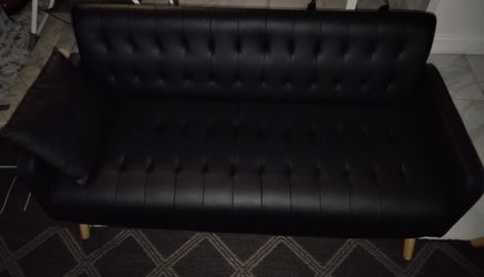 Leather couch+ USB port like New