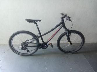 BICYCLE SPECIALIZED 7 SPEED SIZE 24 BRAND NEW