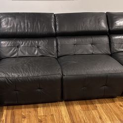 LEATHER COUCH / GREAT CONDITION 