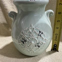 Ceramic Flower Vase No Chips Or Cracks $8