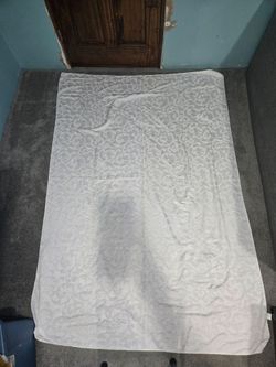 White Tablecloth