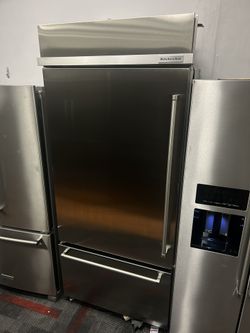 36” Built-In KitchenAid Bottom Freezer Fridge | Platinum Interior | Stainless Finish