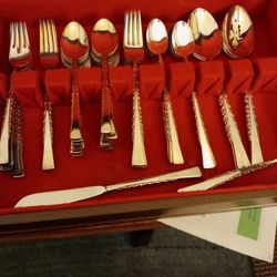International Deep Silver Silverplate Service For 8.