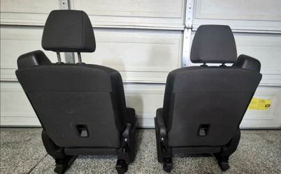 (FOR SALE) (NEW) 2 Seats for a honda civic with Windows regulator front