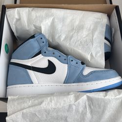 DS Jordan 1 University Blue Size 5y