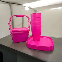 Tupperware set