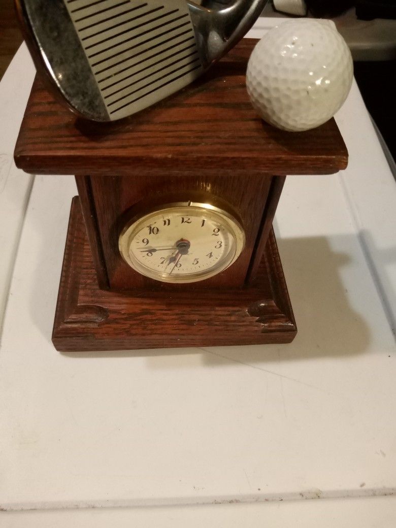 VINTAGE ORVIS GOLFER DESK CLOCK