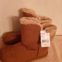 NEW!  Young Girl's Chesnut Boots Youth Size 3 