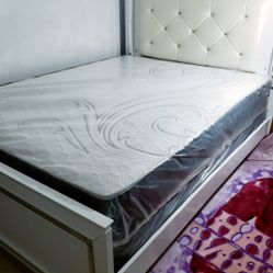 NEW QUEEN MATTRESS. Bed frame is not available. Take it home the same day 👍