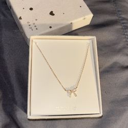 Necklace with bow