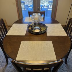 Nice Clean Dining Room Set