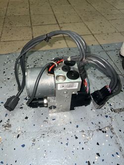 Infiniti G35 Nissan 350z ABS Unit pump