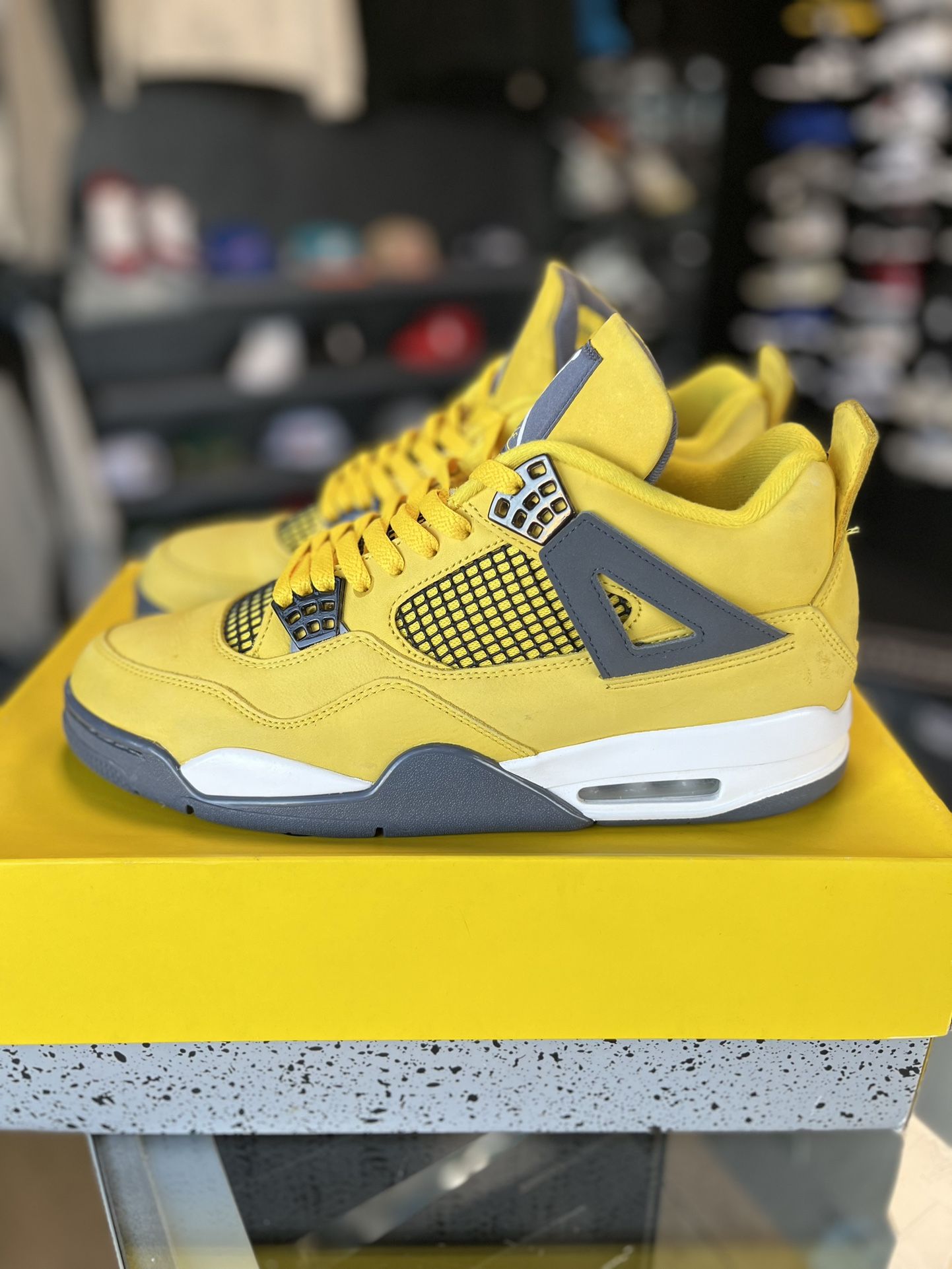 Jordan 4 “Lightning” Size 12