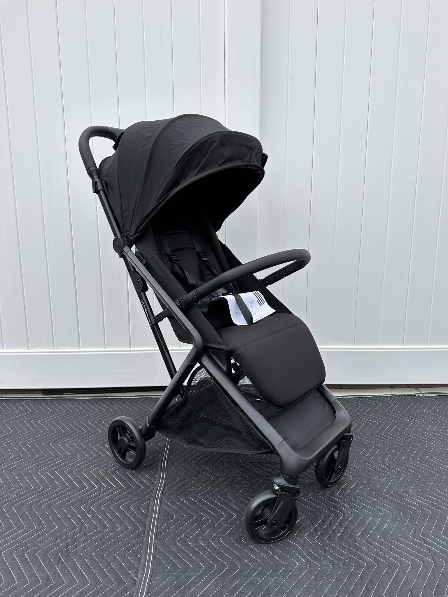 New Icon Travel Stroller / Black Compact Stroller