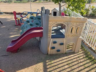 Castle play toy