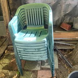 8 Dark Green Chairs 28