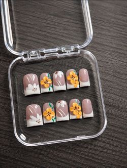 Press on Nails - size M - CASH ONLY - 75th ave and Peoria