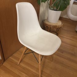 MCM White chair Herman Miller Style