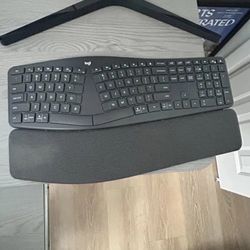 Logitech - ERGO K860 Ergonomic Full-size Wireless Scissor Keyboard for Windows and Mac with Palm Rest - Black