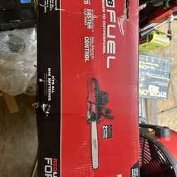 Milwaukee M18 FUEL 18V Brushless Cordless 20 in. Dual Battery Chainsaw Kit with (2) 8.0 Ah FORGE Batteries, Dual Bay Rapid Charger