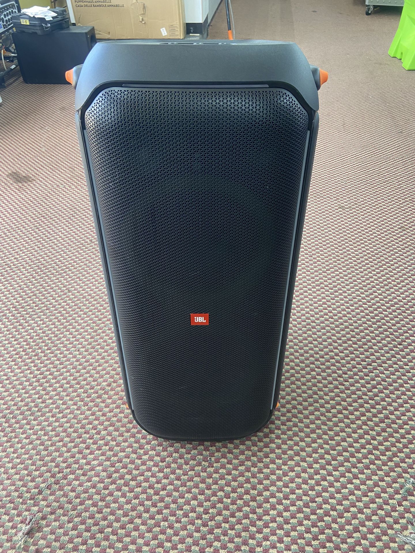 JBL Partybox 710 - Party speaker with 800W RMS powerful sound, built-in lights and splashproof design. - Black