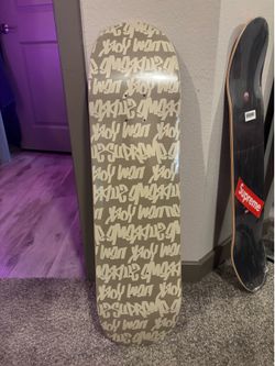 Supreme skateboard (8.25)