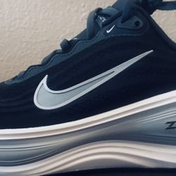 Mens 10.5 •Nike VOMERO Plus Zoom X