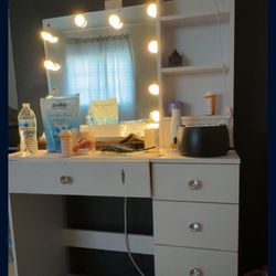 Vanity with lights 