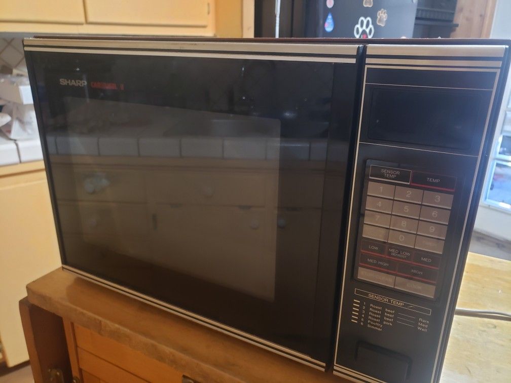 Sharp Carousel II Microwave 1985 New Open Box READ