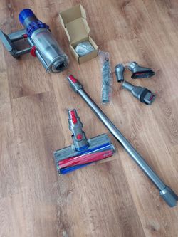 Dyson V10 kit assembly with new battery charger complete set of attachments wand. Recently tuned up fully functional and very good condition. Pick up 