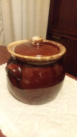 Ceramic cookie jar very nice piece in great condition only 25$