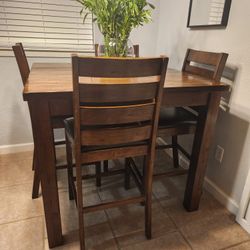Rooms To Go 4 Chair Dining Table