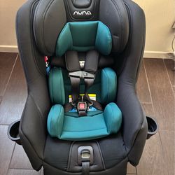 Nuna Rava car seat