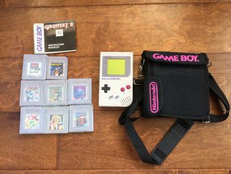 Original Gameboy with 9 games and carrying case