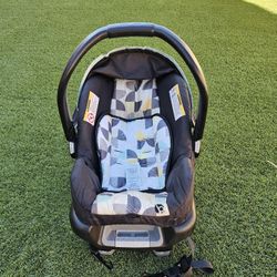 Car Seat ~ Rear Facing ~ EZ Lift & Lightweight 