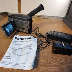 Panasonic Palmcorder PV-L678D VHS-C Camcorder Kit Working