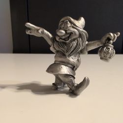 Disney Snow White & The Seven Dwarfs Doc Pewter Statue Figurine RARE!!! Very nice condition !!