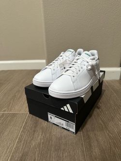 <NIB> adidas men Advantage Shoes (Size 8)