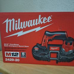 M12 Compact Band Saw 