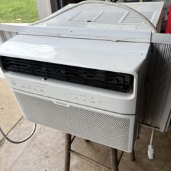 Aire De Ventana Toshiba De 10,000 Btu Enfria Muy Poco Pero Esta Como Nuevo $$120 