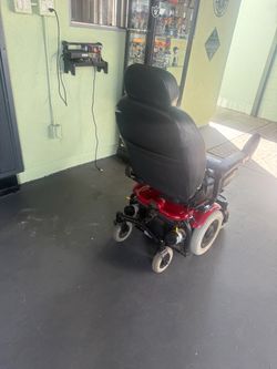 Mobility chair with lift