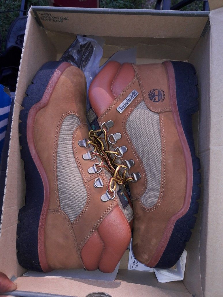 ** TIMBERLAND BOOTS/ SIZE 9