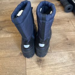 Snow boots Size 5 Kids- $25