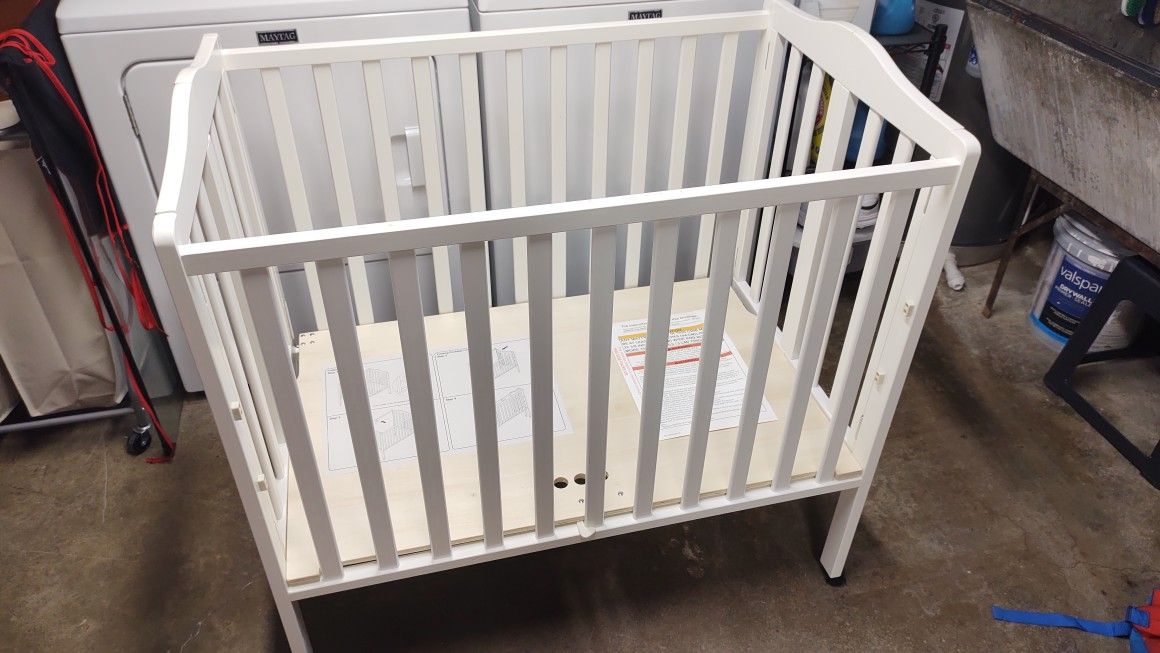 Portable Folding Crib